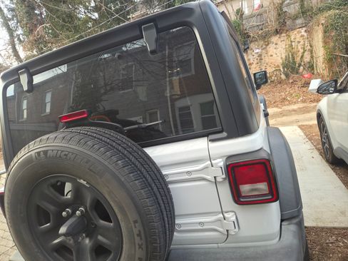 Used 2019 Jeep Wrangler Unlimited Sport image 9