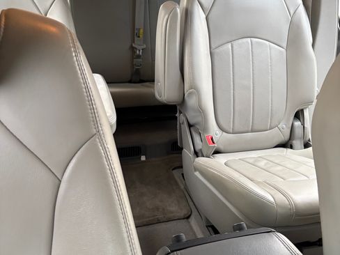 Used 2015 Buick Enclave Leather w/ Trailering Package image 4
