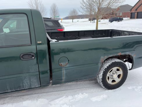 Used 2002 Chevrolet Silverado 1500 2WD Regular Cab w/ Heavy Duty Suspension Pkg image 4
