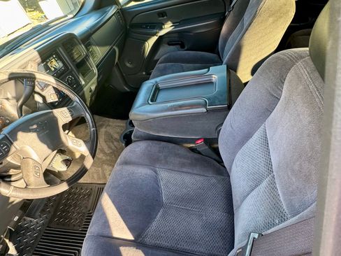 Used 2006 Chevrolet Silverado 2500 LT w/ Heavy-Duty Power Package image 14