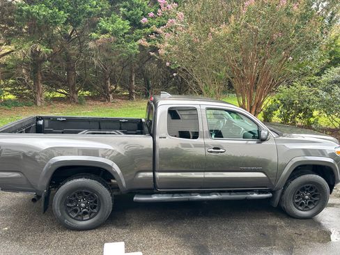 Used 2021 Toyota Tacoma SR5 image 1