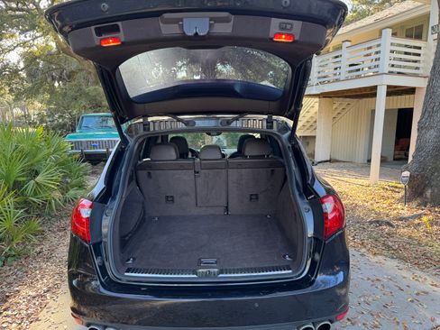 Used 2011 Porsche Cayenne Turbo image 23