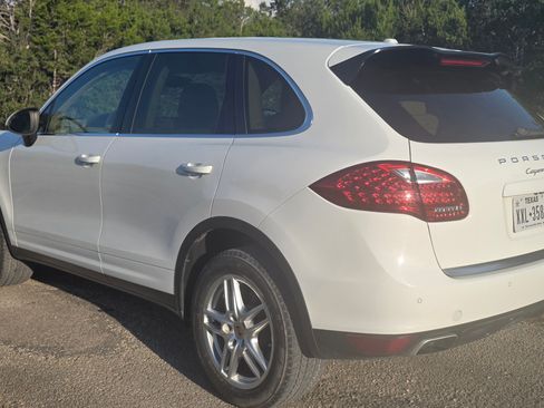 Used 2014 Porsche Cayenne S AWD/4WD image 8