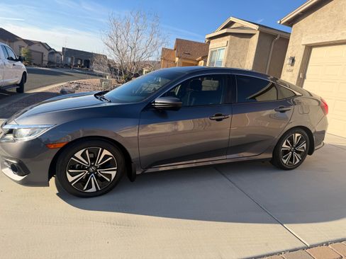 Used 2018 Honda Civic EX-T image 4