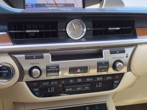 Used 2014 Lexus ES 300h image 27