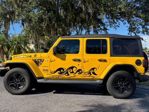 Used 2020 Jeep Wrangler Unlimited Sahara w/ Safety Group AWD/4WD image 1