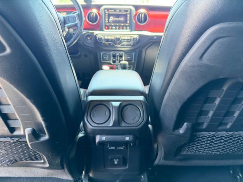 Used 2021 Jeep Wrangler Unlimited Rubicon AWD/4WD image 30