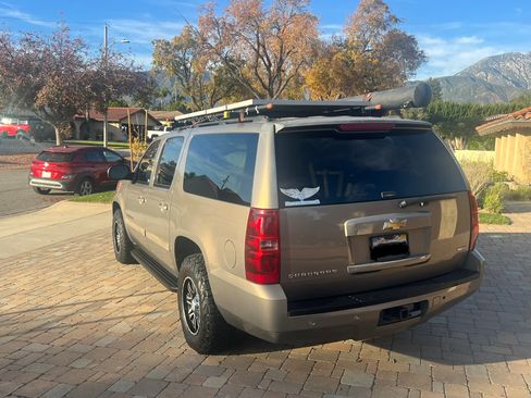 Used 2007 Chevrolet Suburban LT w/ LT Preferred Equipment Group image 4