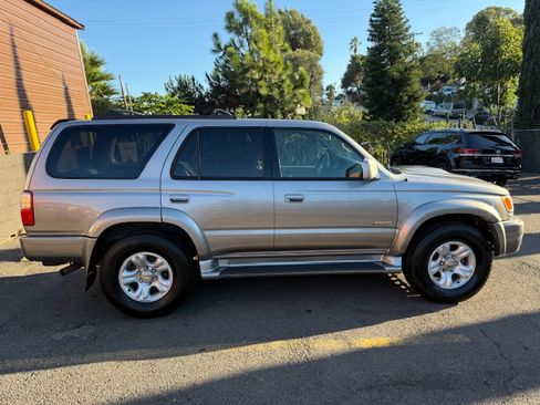 Used 2002 Toyota 4Runner SR5 image 1