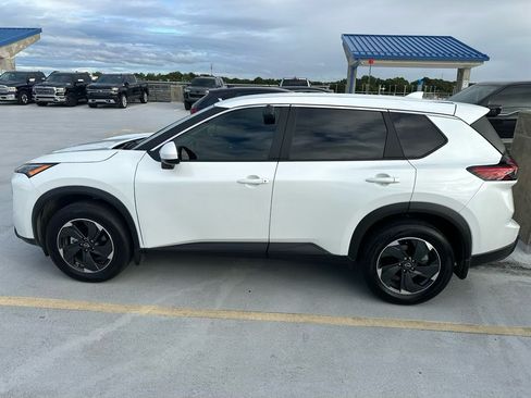 Used 2025 Nissan Rogue SV image 8