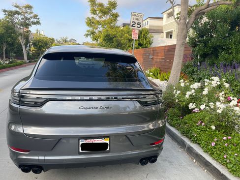 Used 2020 Porsche Cayenne Turbo image 10