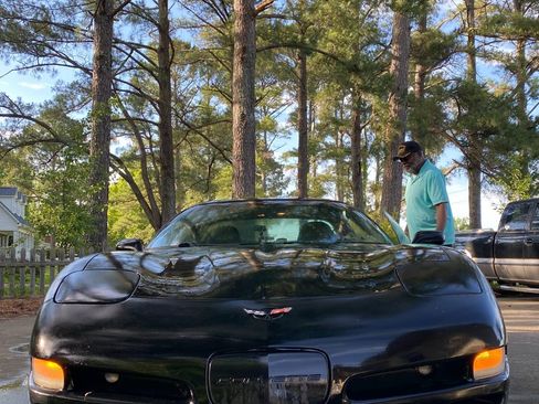 Used 2000 Chevrolet Corvette Coupe w/ Roof Pkg image 13