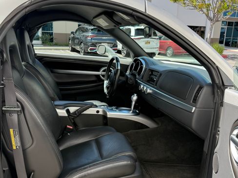 Used 2004 Chevrolet SSR w/ Preferred Equipment Group image 10