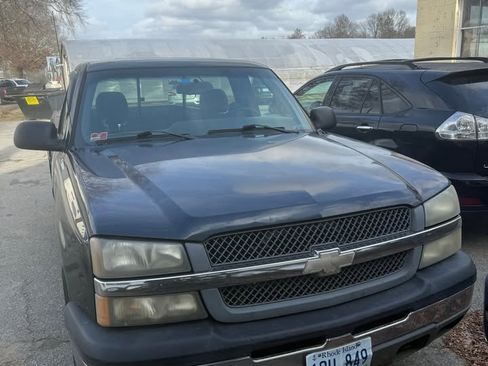 Used 2005 Chevrolet Silverado 1500 W/T image 1