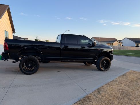 Used 2025 RAM 3500 Limited AWD/4WD image 2