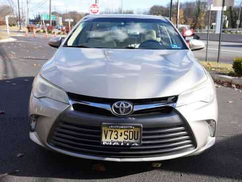 Used 2015 Toyota Camry LE image 2