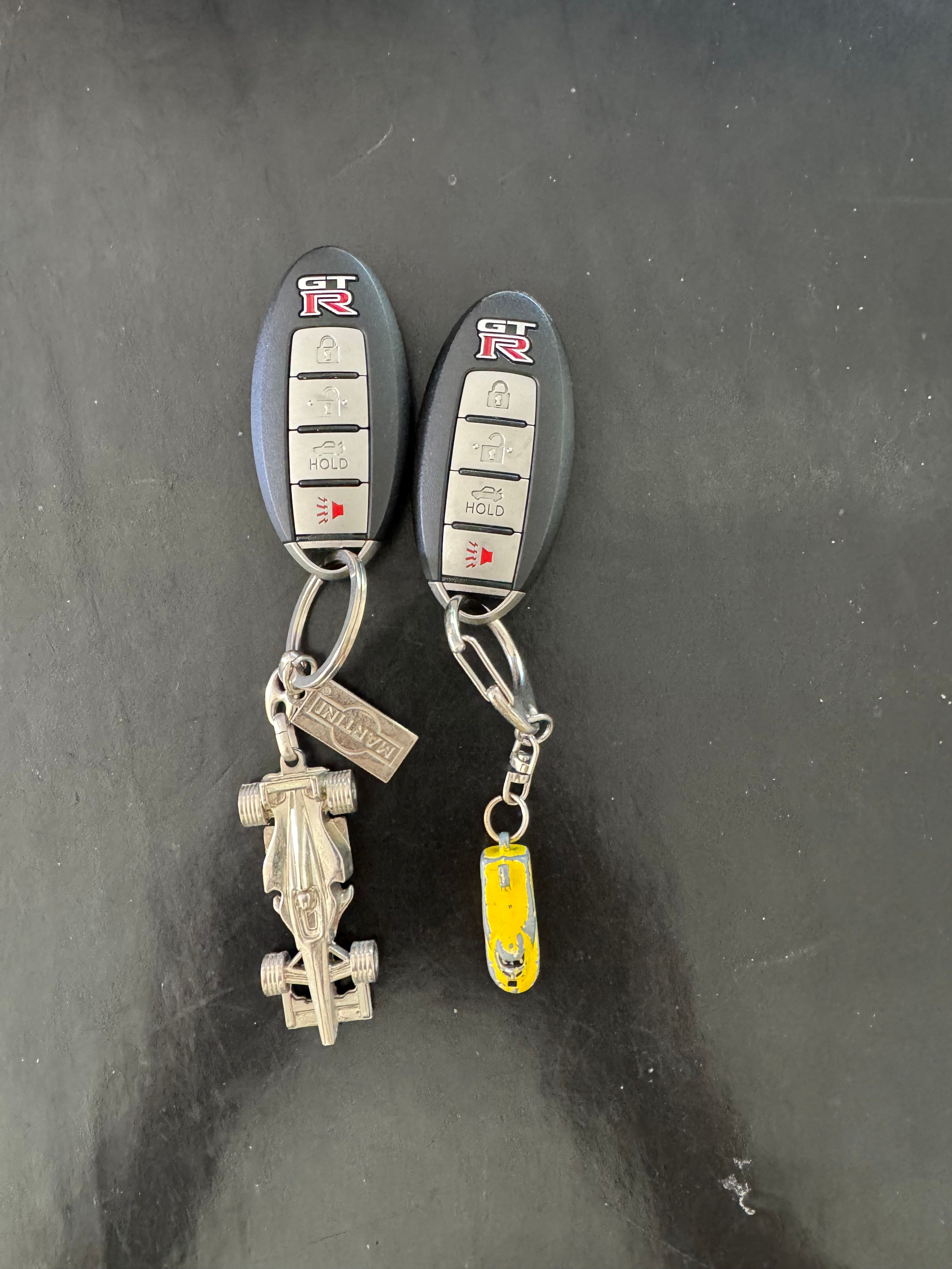 Used 2010 Nissan GT-R Premium AWD/4WD image 2