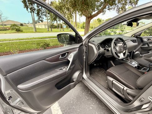 Used 2022 Nissan Rogue Sport S FWD image 8