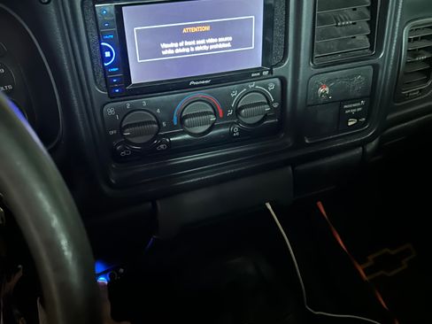 Used 2000 Chevrolet Silverado 1500 2WD Extended Cab image 5