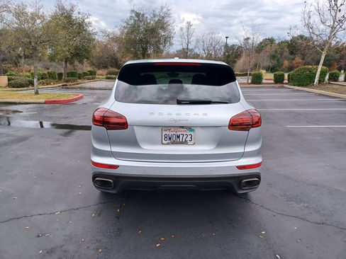Used 2018 Porsche Cayenne Platinum Edition image 5