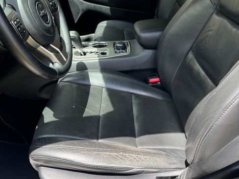 Used 2013 Jeep Grand Cherokee Limited w/ Luxury Group II AWD/4WD image 9
