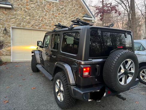 Used 2020 Jeep Wrangler Unlimited Sahara image 2