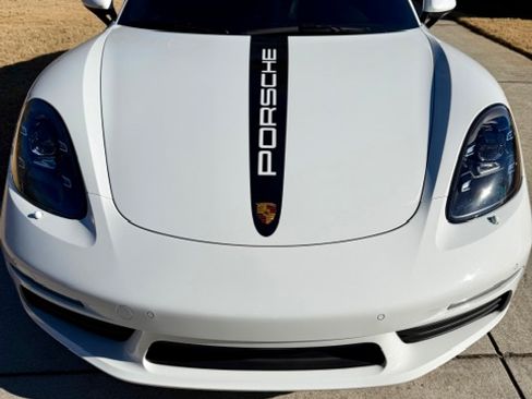 Used 2022 Porsche 718 Cayman S image 2