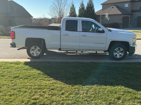 Used 2018 Chevrolet Silverado 1500 LT image 2