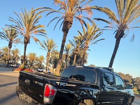 Used 2021 Toyota Tacoma TRD Sport w/ Technology Package image 4