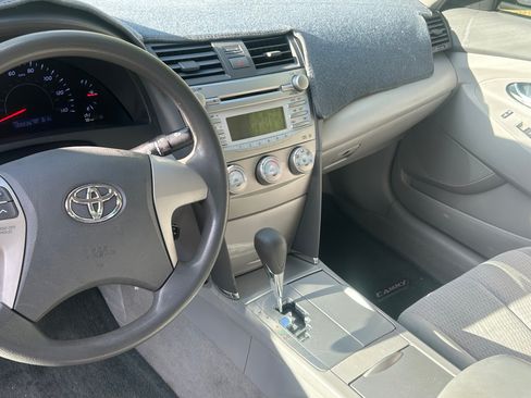Used 2011 Toyota Camry image 10