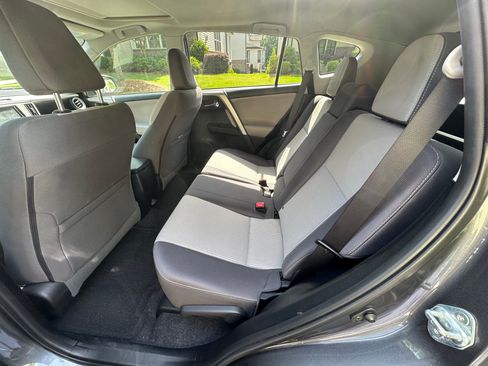 Used 2014 Toyota RAV4 XLE FWD image 10