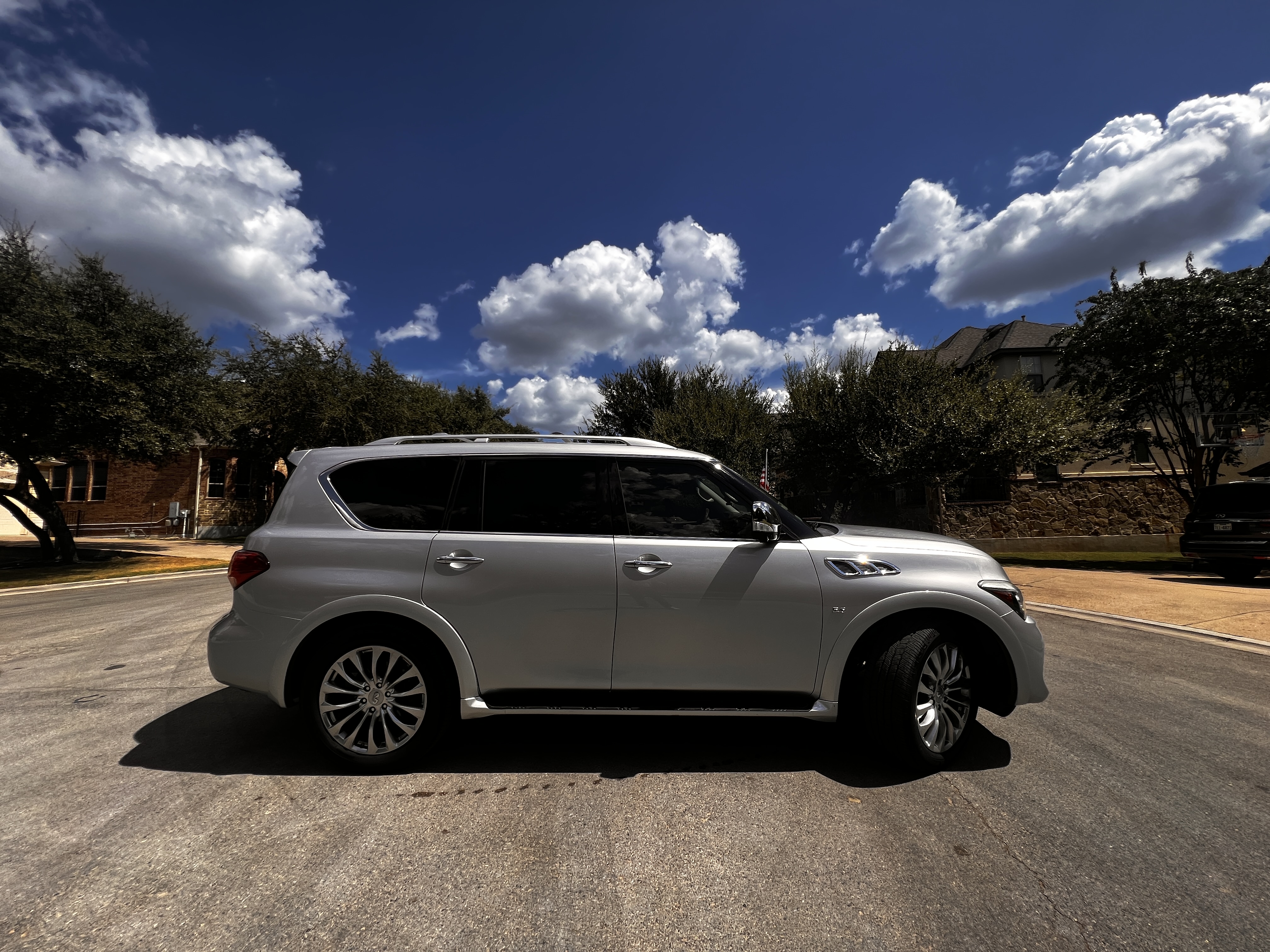 Used 2016 INFINITI QX80 2WD w/ Deluxe Technology Package image 6
