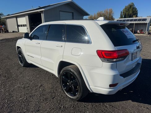 Used 2015 Jeep Grand Cherokee Altitude image 5