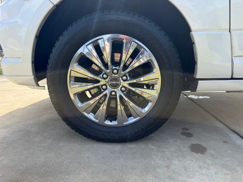 Used 2016 Lincoln Navigator Select image 13