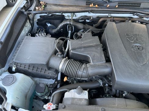 Used 2021 Toyota Tacoma SR5 RWD image 13