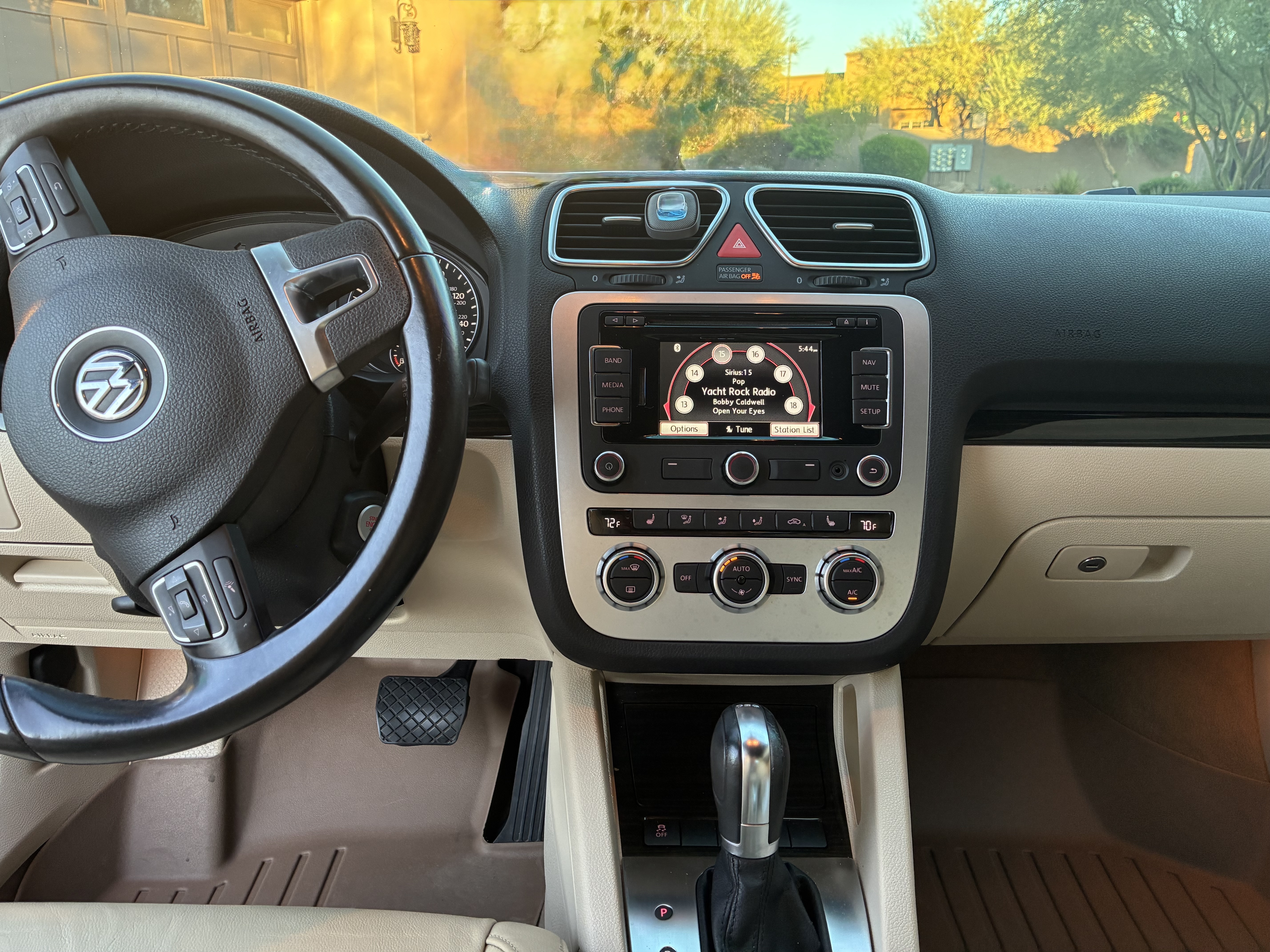 Used 2013 Volkswagen Eos Lux FWD image 22
