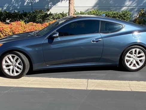 Used 2013 Hyundai Genesis 3.8 image 2