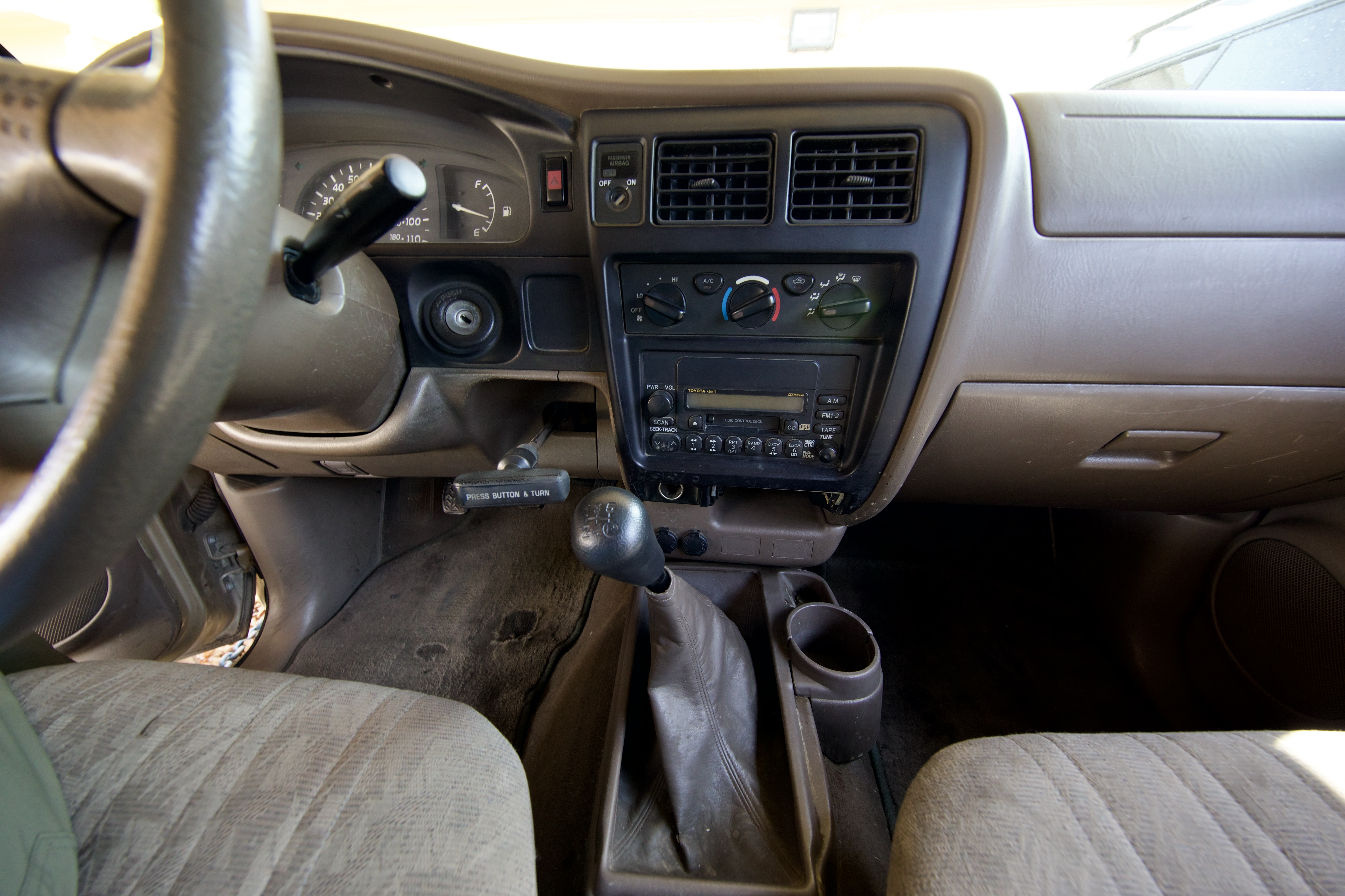 Used 2001 Toyota Tacoma 2WD Regular Cab w/ Enhancement Pkg image 9