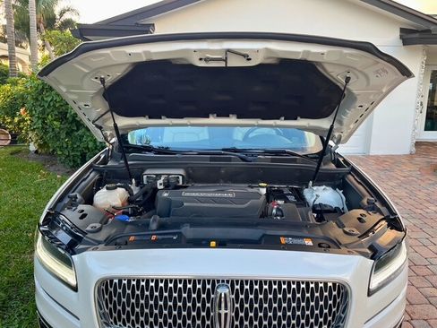 Used 2019 Lincoln Nautilus Reserve w/ Driver Assistance Package image 18