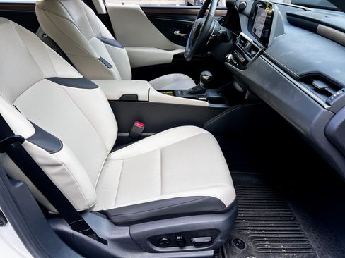 Used 2024 Lexus ES 300h F Sport image 21