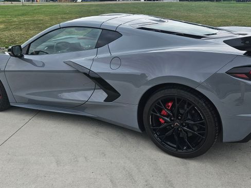 Used 2024 Chevrolet Corvette Stingray Preferred Cpe w/ Stealth Interior Trim Package image 2