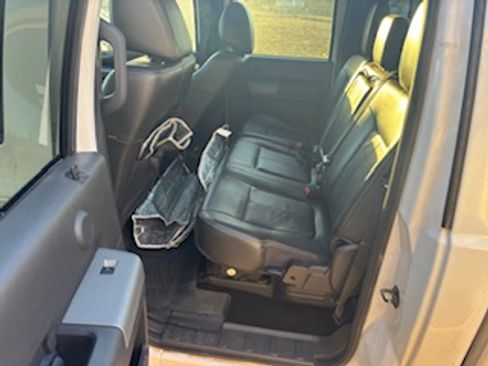 Used 2011 Ford F350 Lariat w/ Lariat Interior Pkg image 6