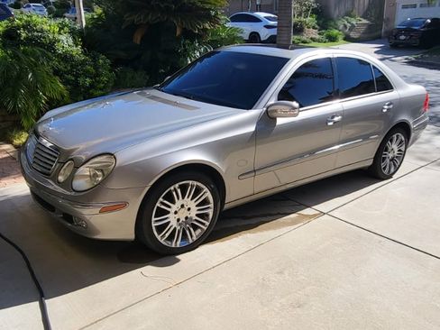 Used 2005 Mercedes-Benz E 320 Sedan image 4