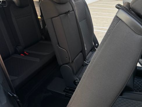 Used 2020 Volkswagen Tiguan S image 19