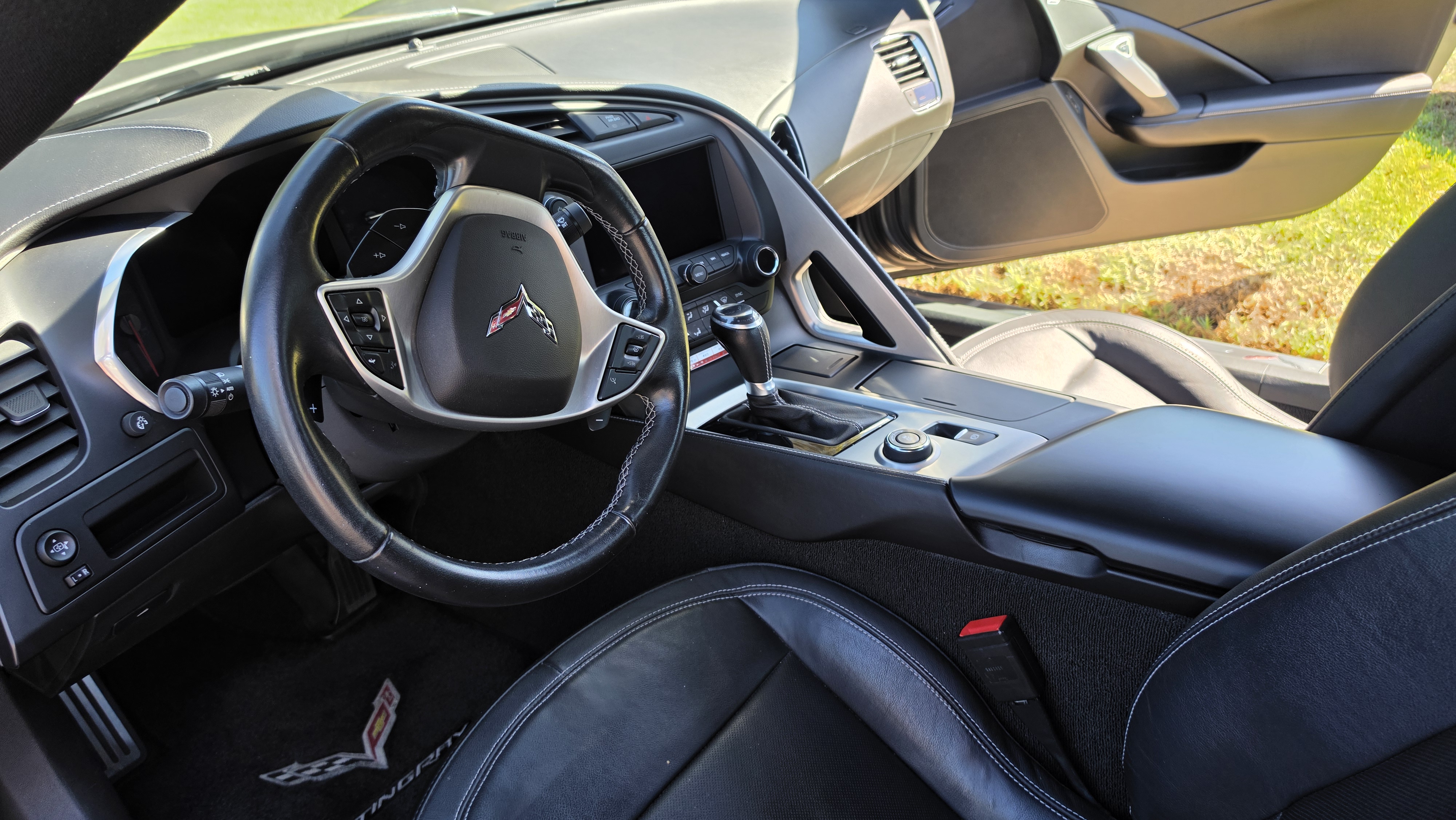 Used 2016 Chevrolet Corvette Stingray Coupe w/ Battery Protection Package RWD image 18