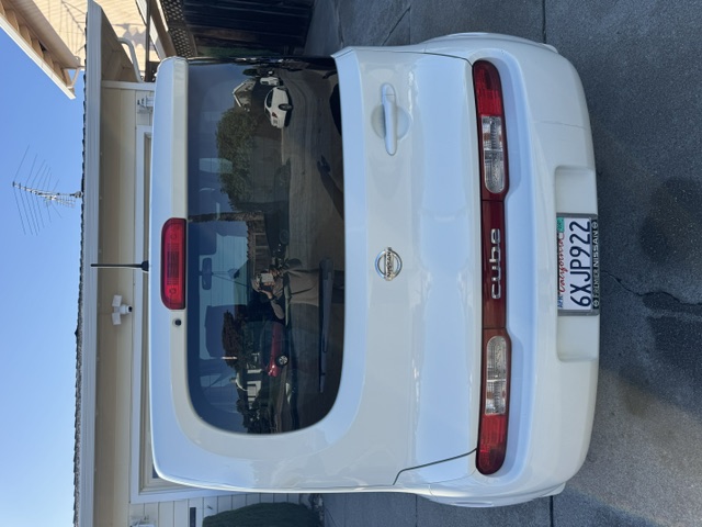 Used 2011 Nissan Cube 1.8 S w/ Interior Designer Pkg FWD image 2