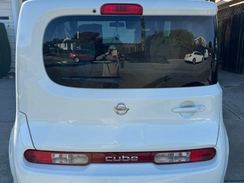 Used 2011 Nissan Cube 1.8 S w/ Interior Designer Pkg FWD image 2