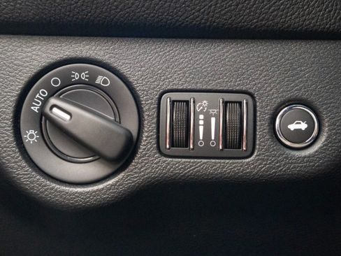 Used 2015 Dodge Challenger SRT Hellcat image 27