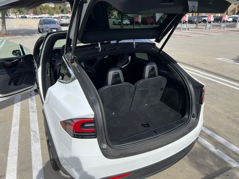 Used 2017 Tesla Model X 75D image 11