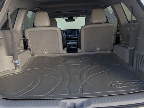 Used 2019 Toyota Highlander XLE image 14